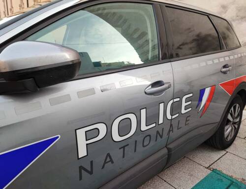Accident sur la RD955 à Montferrat entre un véhicule léger et un porte-char militaire, la circulation rétablie