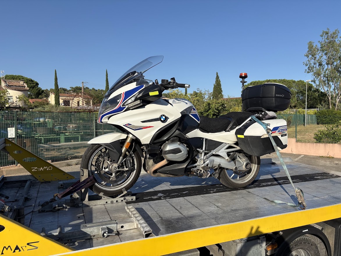 Moto imitation police Pierrefeu