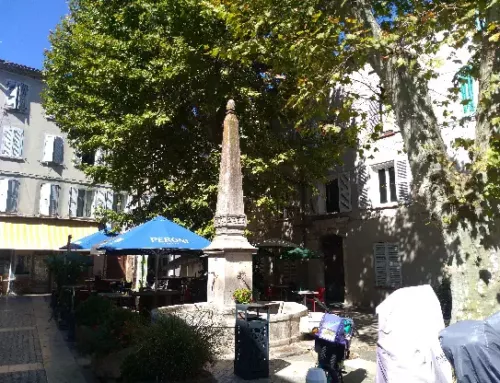 La place Mazel à Pignans : un patrimoine provençal