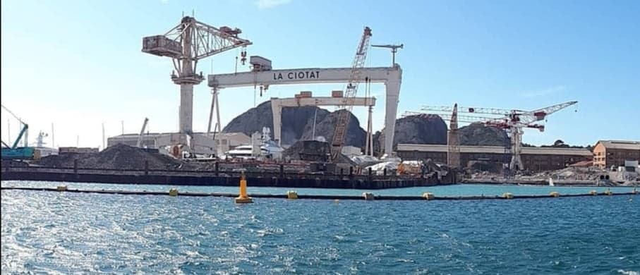 course des serveuses Superyachts Bezos Zuckerberg La Ciotat maintenance 2025