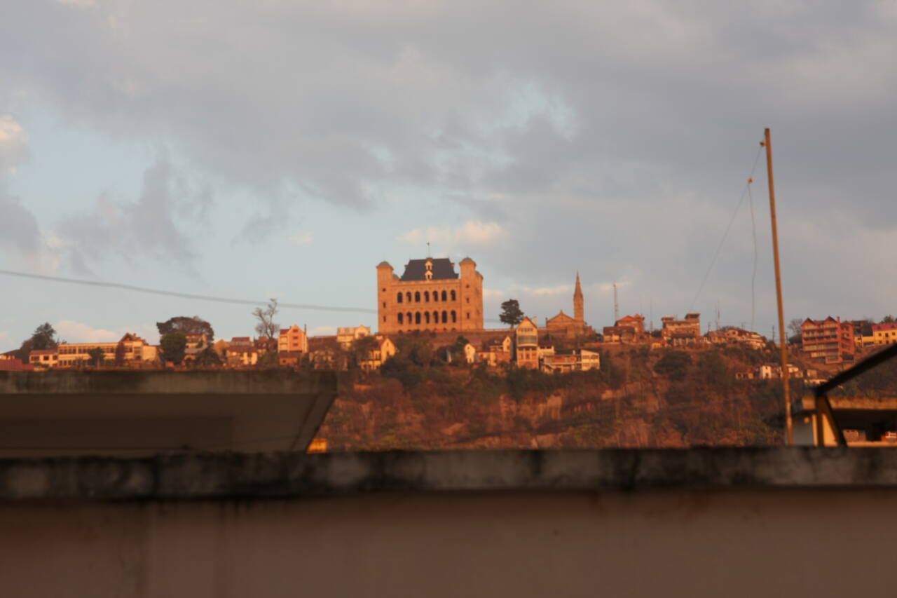 Crise Politique à Madagascar : Analyse des Risques et Impacts sur les Marchés Mondiaux des Matières Premières