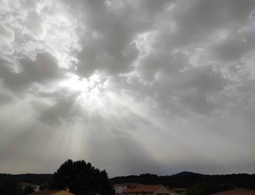 Un lundi 13 octobre sous un ciel voilé, voir couvert, dans le Var après un week-end estival