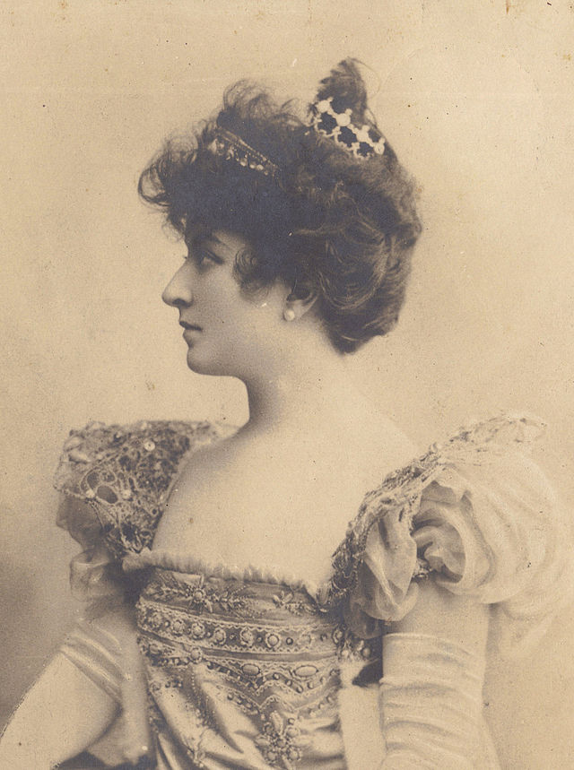 Cécile_Sorel_1900