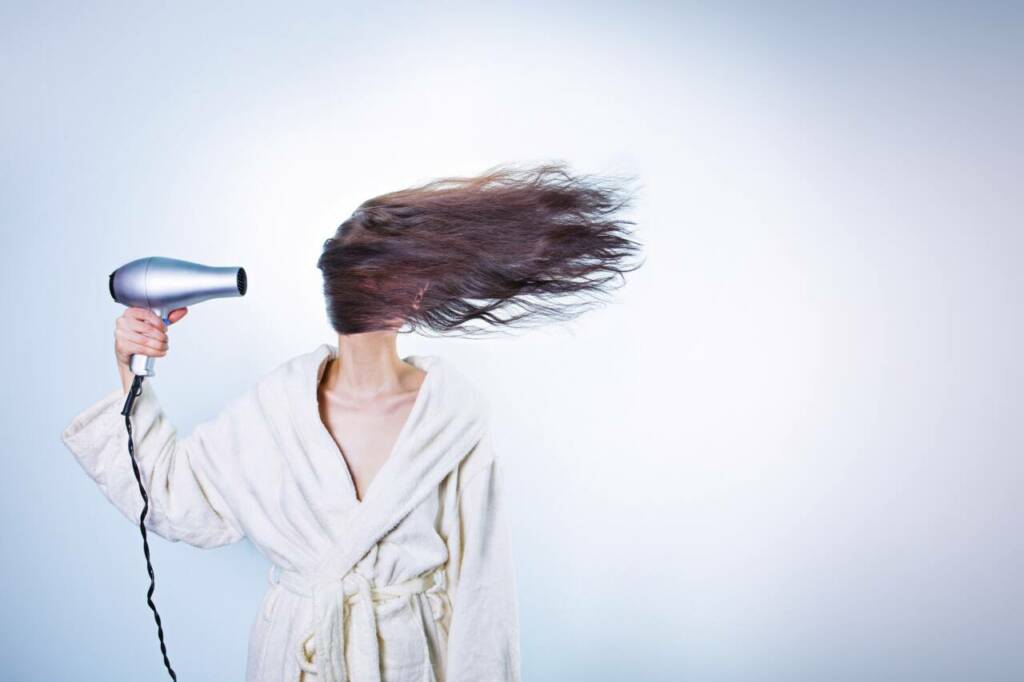 Cheveux cassants Et si le vrai coupable était l'air que vous respirez.