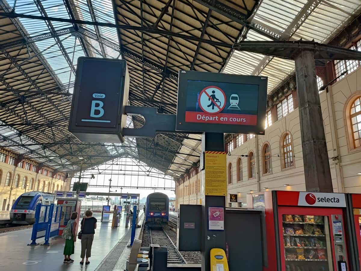 GARE MARSEILLE SAINT CHARLES INTERIEUR Bagage abandonné Marseille Saint-Charles Panne électrique à Marseille Saint-Charles Gare de Marseille évacuée pass rail gare marseille saint-charles