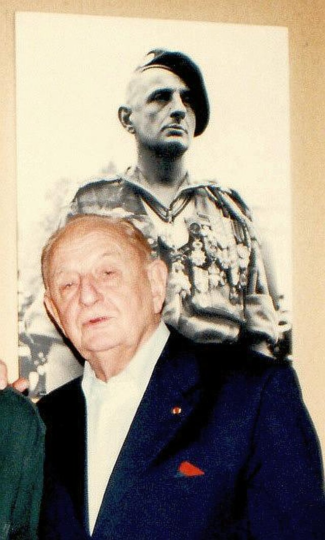 General_Marcel_Bigeard,_80,_October_1996,_before_photo_of_him_40_years_ago