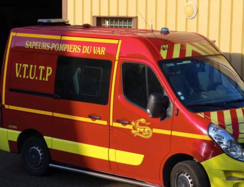 Accident sur l’A8 à Roquebrune-sur-Argens un véhicule en feu provoque un départ de végétation