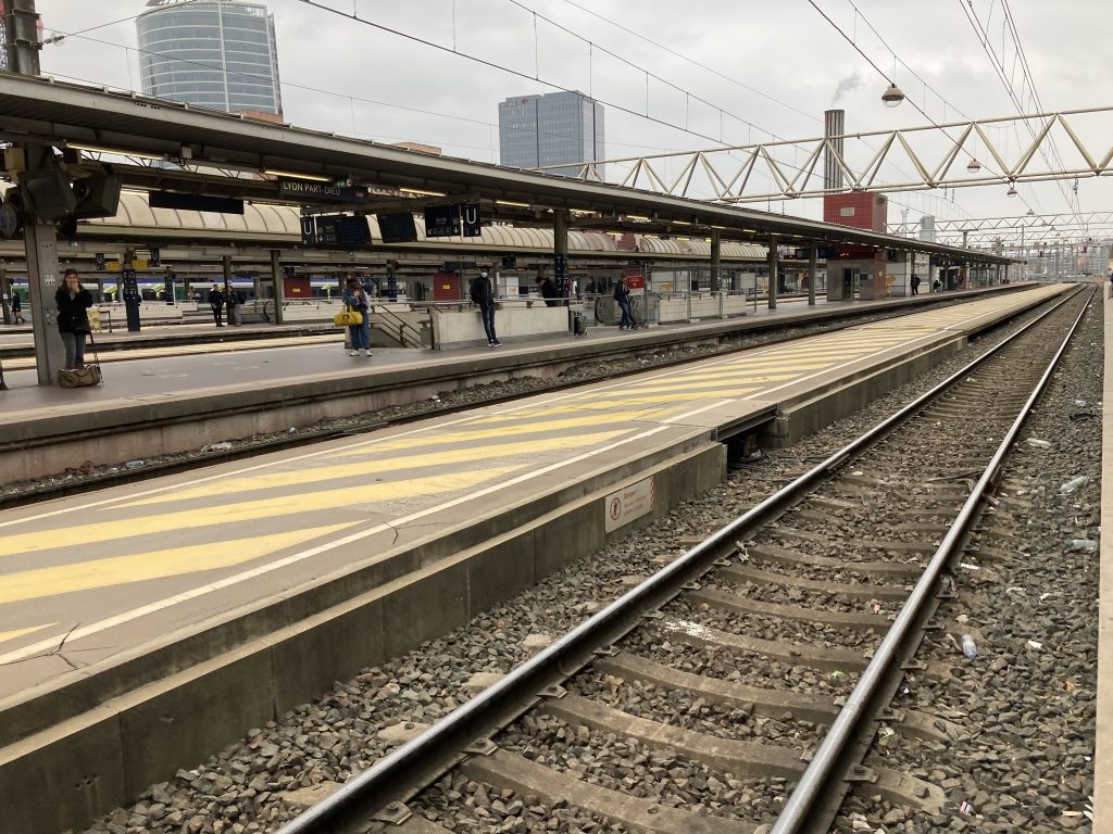 TRAIN GARE LYON PART DIEU Perturbations ferroviaires Sud-Est trafic biot trafic ferroviaire panne rails TER Omneo gare marseille caténaire