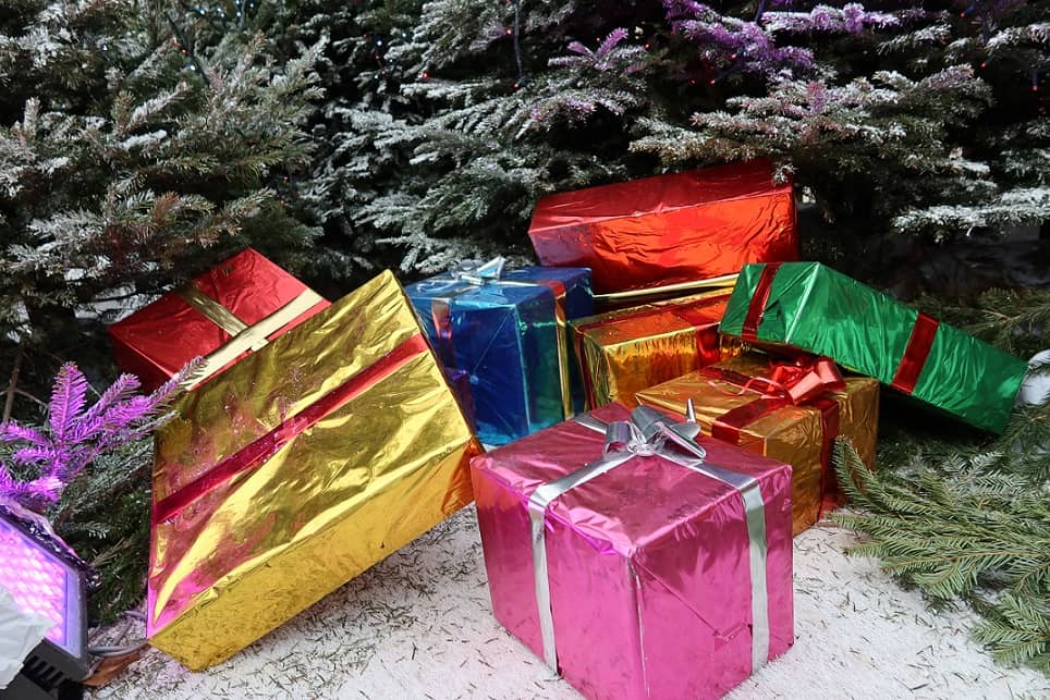 Black Friday Var cadeaux Noël Cadeaux Noël seconde main Cadeaux Noël ouvrir 24 soir ou 25 matin Noël La Seyne-sur-Mer 2024 cambriolage hyères cagnotte var revente cadeaux solidarité la seyne emballage cadeaux noël cadeau dernière minute Noël colis poste colis noël solidaire achats de Noël cadeaux noel Fréjus colis Noël