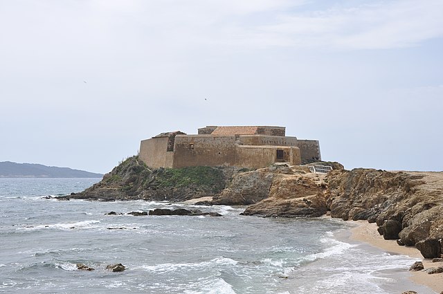 La_Tour_Fondue,_Hyères,_Provence-Alpes-Côte_d’Azur,_France_-_wmc fort du Pradeau Hyères Tour Fondue Parc national Port-Cros