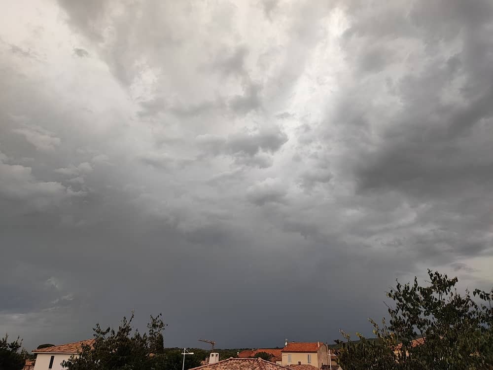 NUAGES ANNONCE ORAGE m vigilance jaune orages Var vigilance orages Var 4 mai Var en alerte dimanche lourd orageux journée grise et pluvieuse Orages var mardi météo 10 janvier météo 17 octobre var météo de la semaine var Journée agitée orage 16 septembre Météo 20 septembre orages