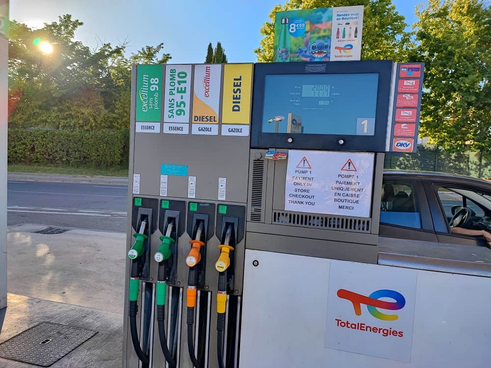 hausse carburants janvier 2026 hausse gazole Var réactions Varois prix carburants gazole SP-95 Prix carburant 2025 Où trouver le carburant le moins cher ? Trump prix du carburant dans le Var pénurie essence agriculture indemnité carburant TotalEnergies prix coûtant vente perte varois