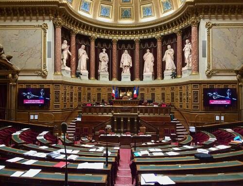 Sécurité sociale 2026 : déficit réduit et pensions gelées après le passage au Sénat