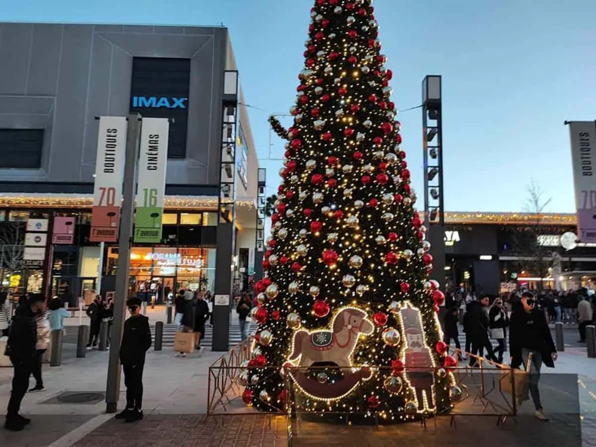 avenue-83 sapin Black Friday achats Noël Var Que faire ce week-end dans le Var ? achats Noël Avenue 83 Grand Var 23 décembre Plan anti hold-up Var