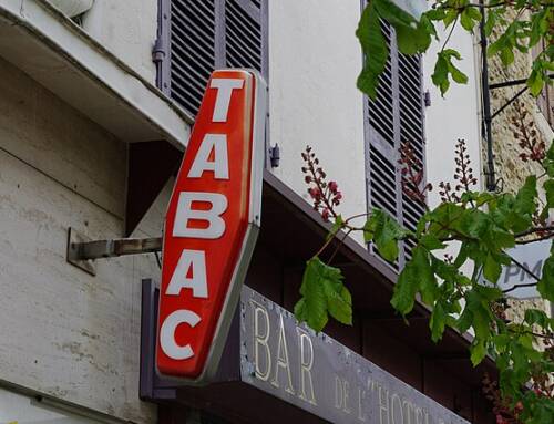 Prix du tabac : les buralistes demandent une pause face à l’envolée des tarifs et à la montée de la contrebande