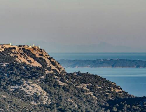 Depuis le Mont Caume, la Corse visible à l’œil nu en plein après-midi