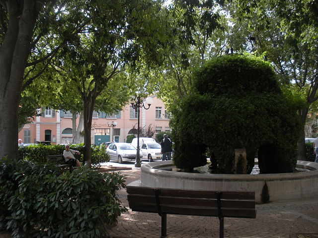 fontaine place de la Convention Cuers