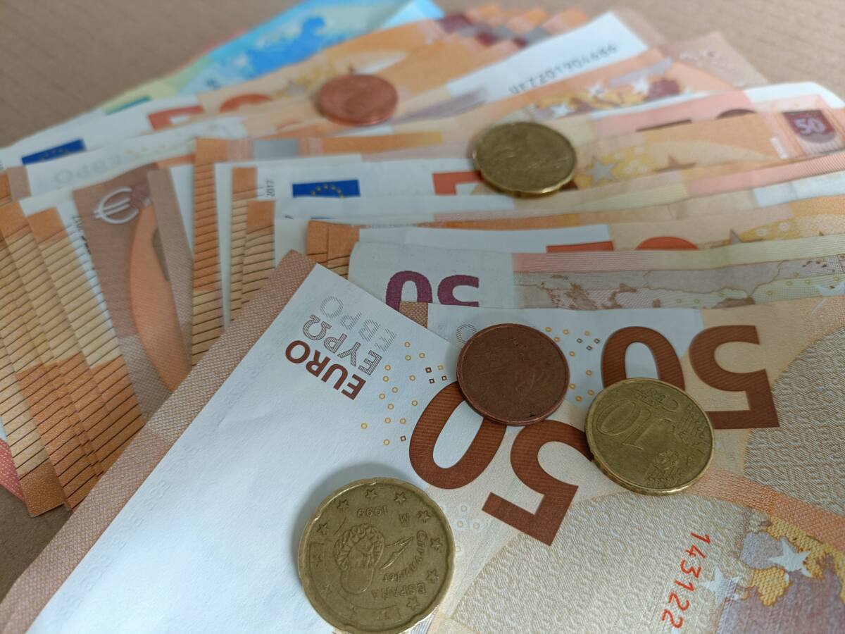 Cadeaux d’entreprise règles Noël 2025 Argents billets