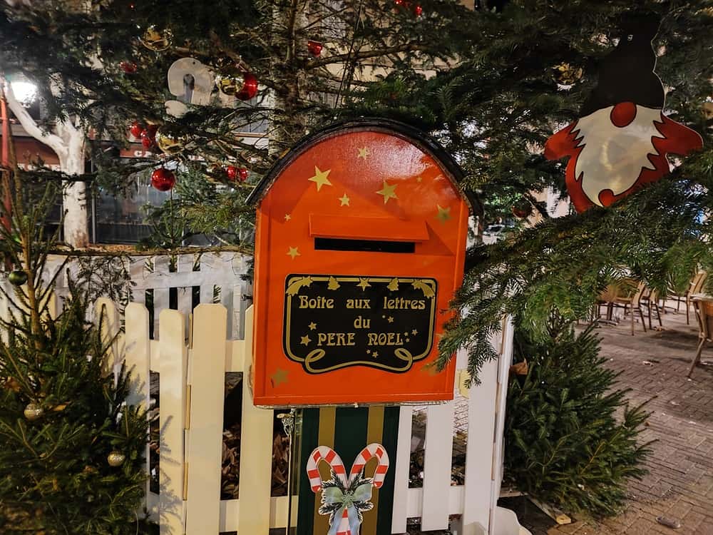 BOITE AUX LETTRE PERE NOEL SAPIN SAINT CYR SUR MER Louane mini-concert Noël Marseille 2024 prime de Noël 2024 Collecte de boîtes de Noël œux au Père Noël Saint-Cyr-sur-Mer