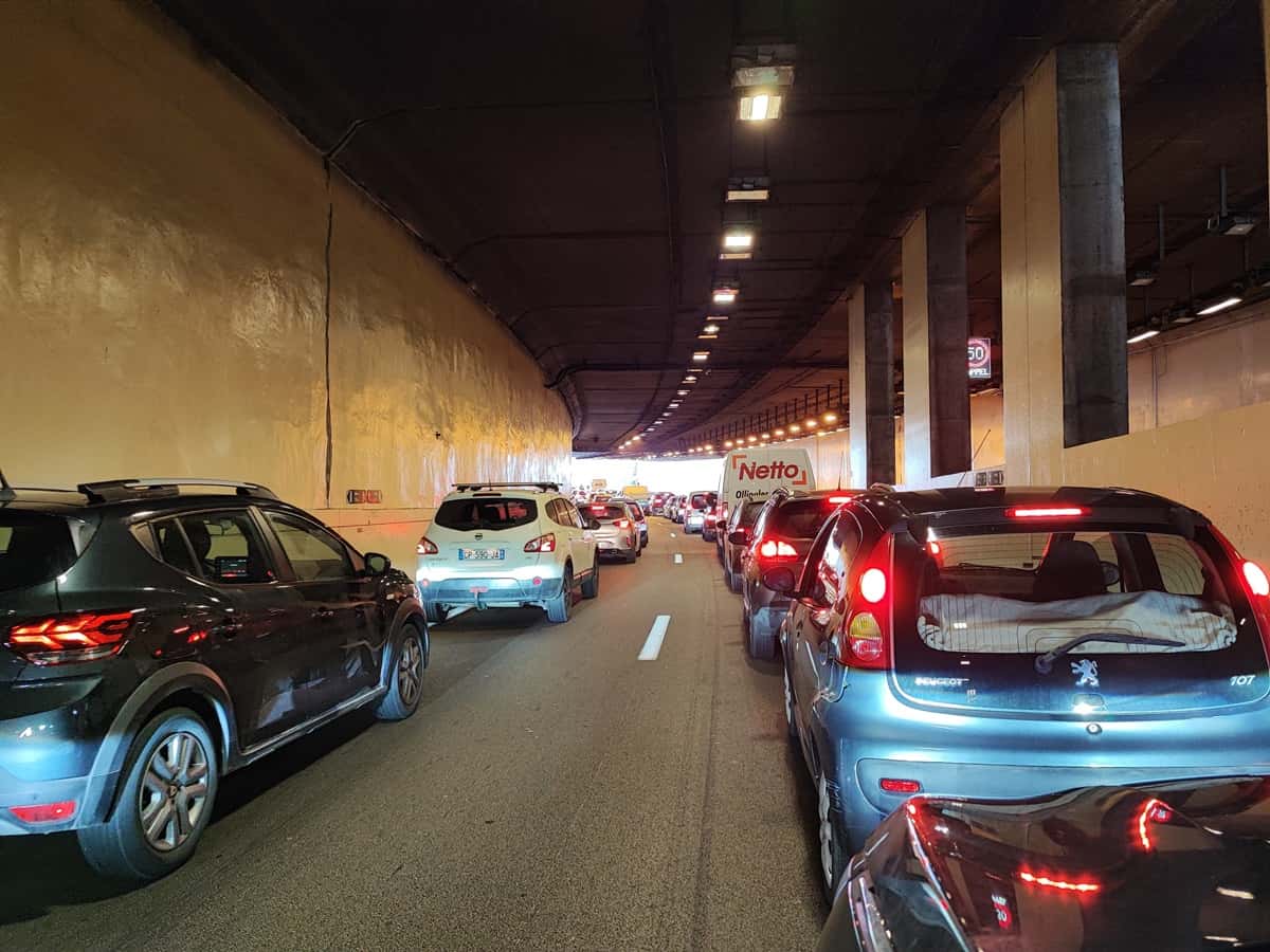 BOUCHONS DANS TUNNEL TOULON accident tunnel Nord Toulon léger accident Accident dans le tunnel de Toulon 25 septembre