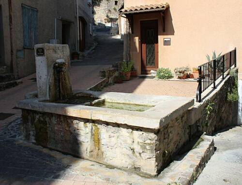 À Barjols, la fontaine de la Porte Rouge révèle un passé oublié