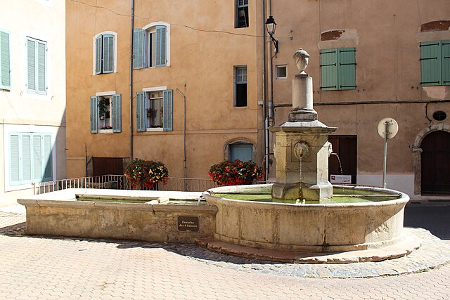 Fontaine des Quatre Saisons Barjols patrimoine