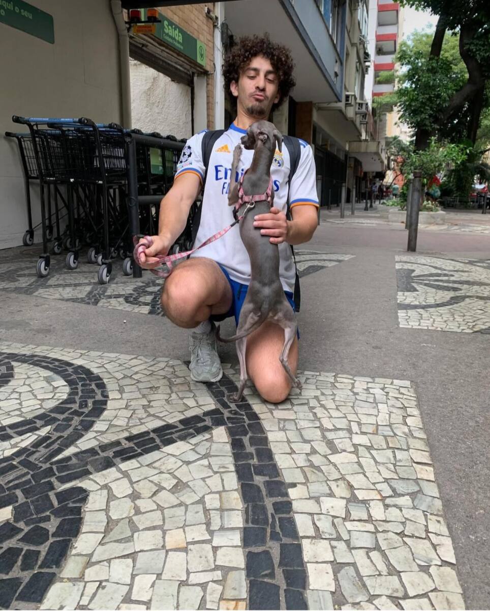 Brésil Khalil 2 Parce qu'il y fait bon vivre, que la vie s'écoule aux rythmes des cuicas, de la samba et de la mélodie portugaise et parce que cette ville a quelque chose de vraiment particulier, voilà pourquoi, Khalil nous invite à venir découvrir l'âme de Rio de Janeiro.