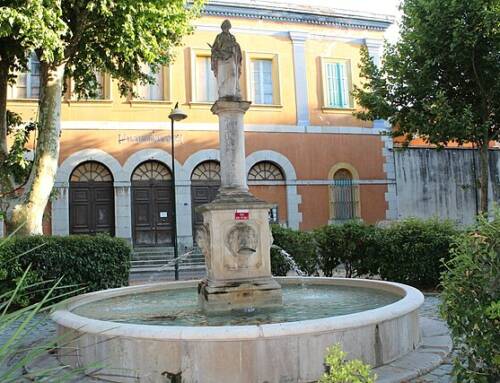 Fontaine du Palais de Justice à Brignoles une histoire entre Justice et symboles