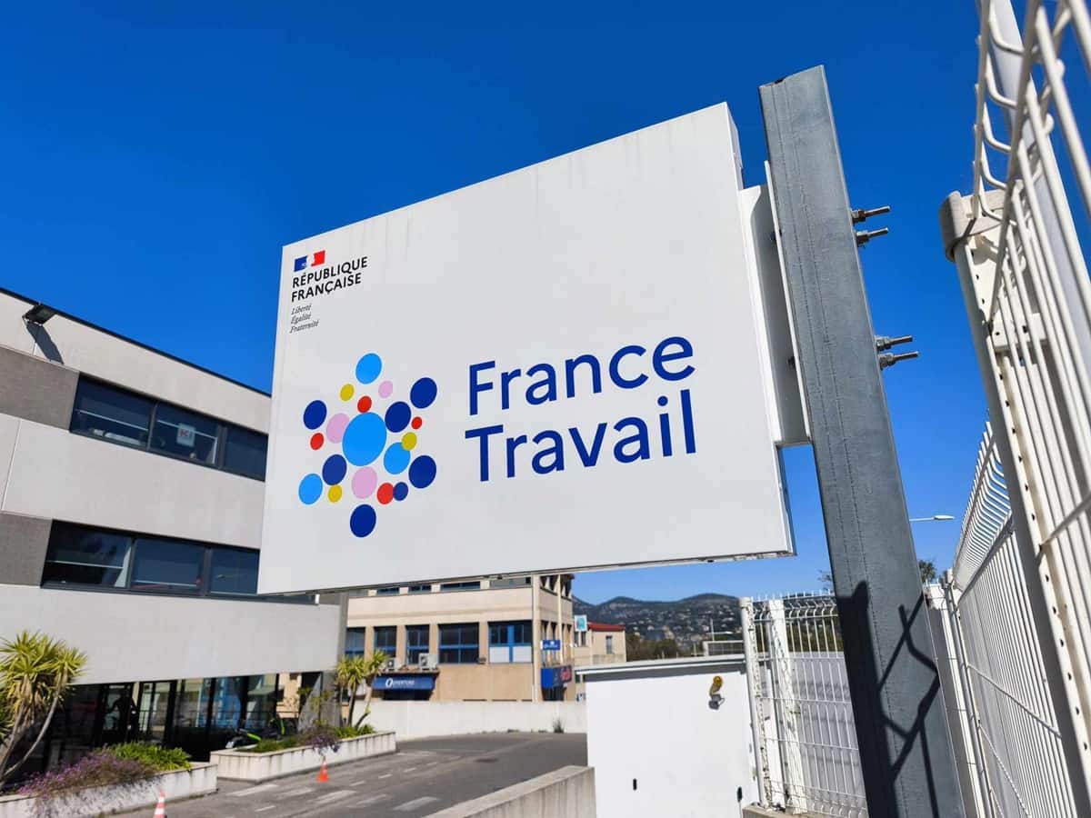 FRANCE TRAVAIL Camion emploi France Travail Du stade vers l'emploi Le Val Var France Travail FRANCE TRAVAIL