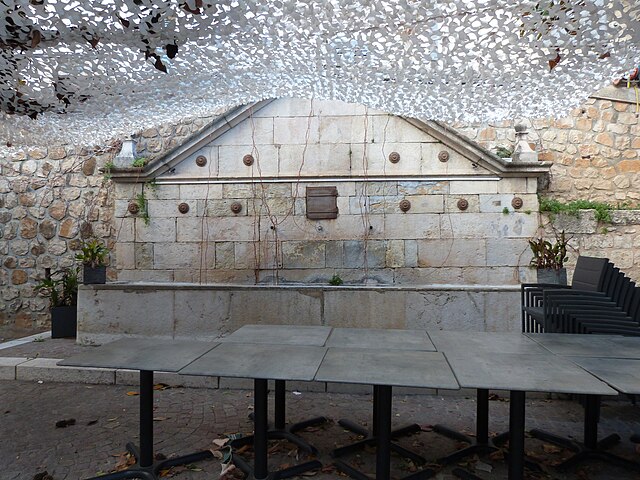 fontaine place de la République Fayence