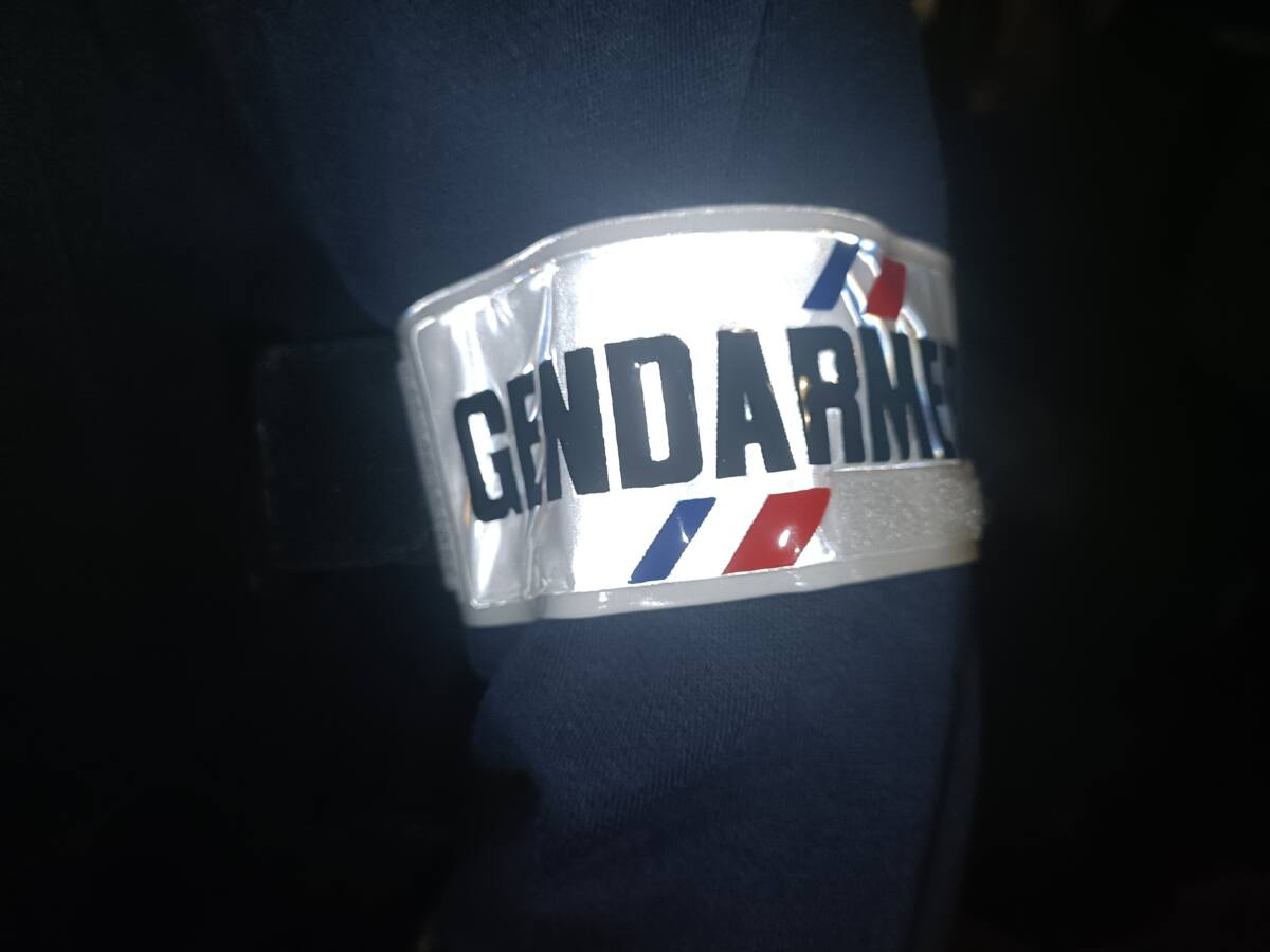 GENDARMEIRE BRACELET (1) tentative de saut autoroute A8 Nice refus d’obtempérer Saisie pénale immeuble La Croix-Valmer Fusillade mariage Goult Vaucluse enquête bande organisée Contrôle vitesse RD25 Draguignan 15 août
