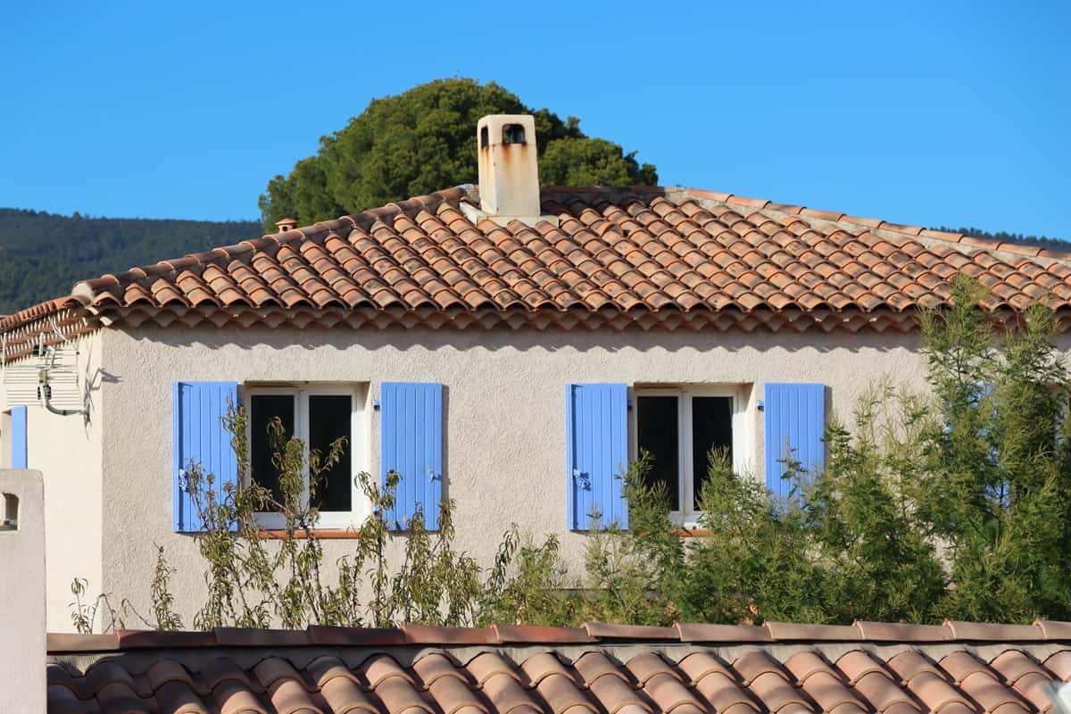 MAISON PROVENCALE Taxe habitation résidences secondaires taxe d’habitation 2025 résidences secondaires prime renov cambriolages La Seyne-sur-Mer cambriolages Var inquiétude habitants sécurité cambriolages Cambriolages fêtes fin d’année prévention Faux démarcheurs à Six-Fours-les-Plages démarchage à domicile augmentation prix immobiliers Var ouvrir fenêtres changements immobilier 2024