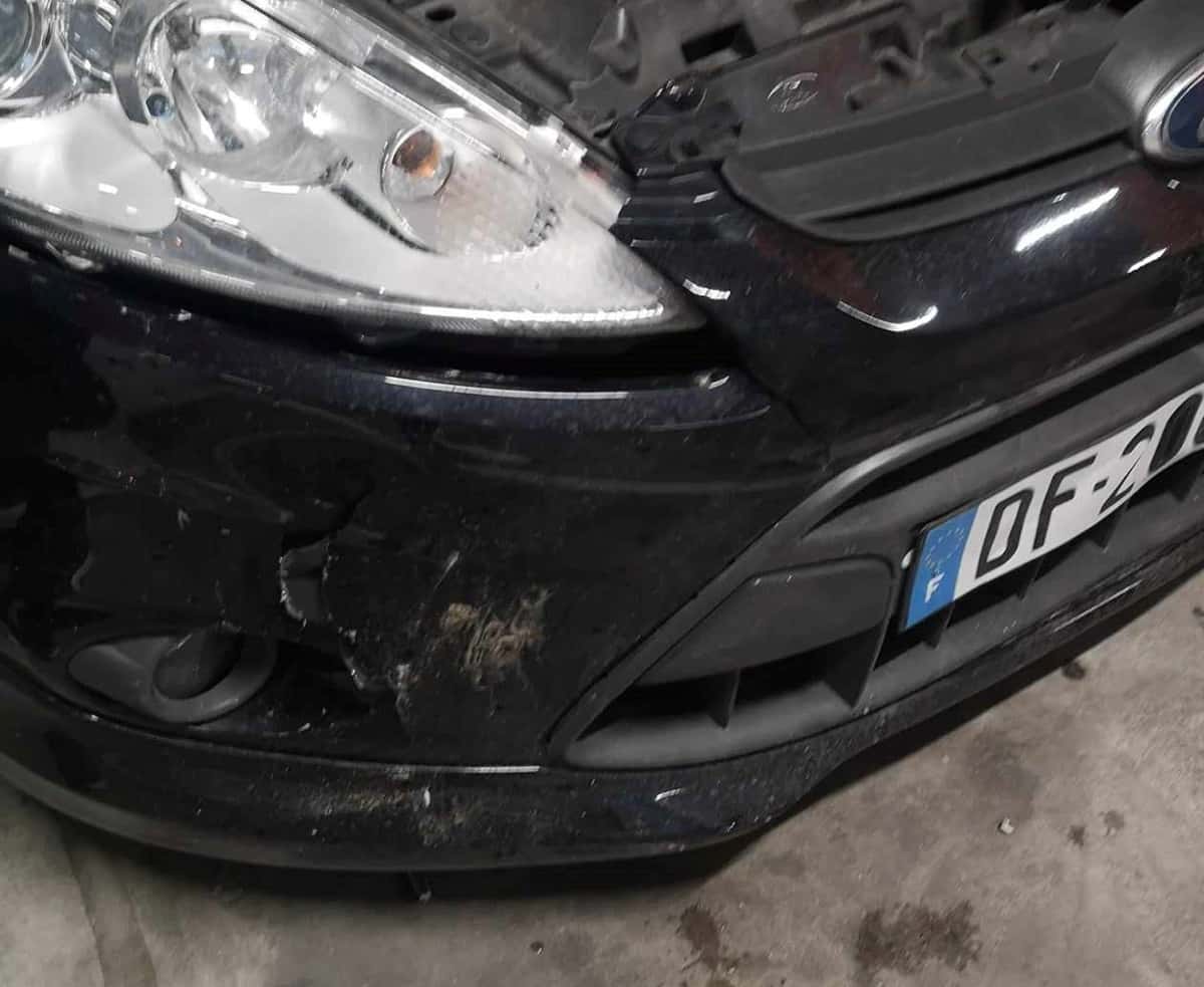 ACCIDENT COTE VOITURE phares trop éblouissants voiture Appels de phares Sécurité routière Var novembre 2024 Incendie Var été voiture herbes sèches stationnement