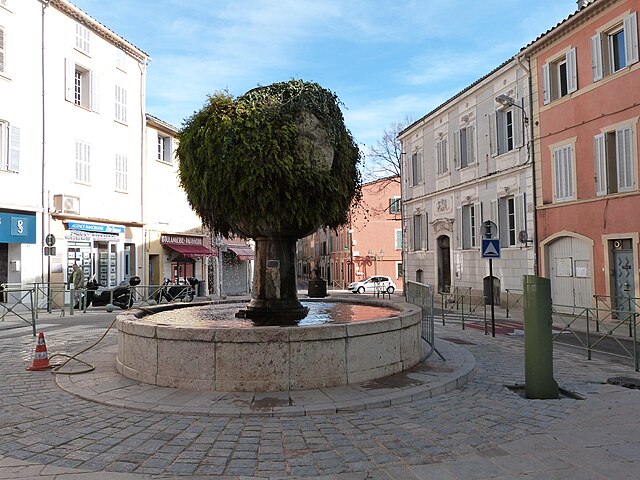 La_grande_fontaine_du_Beausset_(Var)_-wmc Grande Fontaine Le Beausset