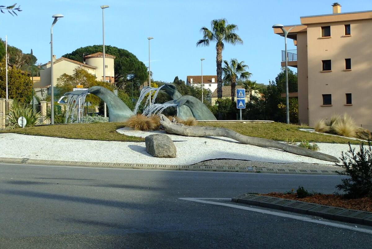 Le_Lavandou_-_Rond-point_du_Grand_Bleu,_coté_ouest wmc Rond-point du Grand Bleu Le Lavandou