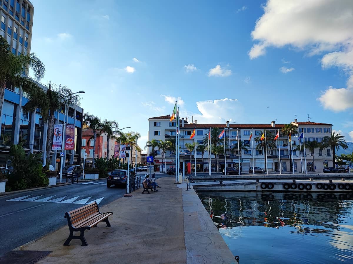 PORT LA SEYNE SUR MER MAIRIE RUE fermeture salon coiffure La Seyne engagement éducatif coupe du monde rugby location débarquement La Seyne-sur-Mer totem la seyne-sur-mer Pourquoi sirènes ont sonné