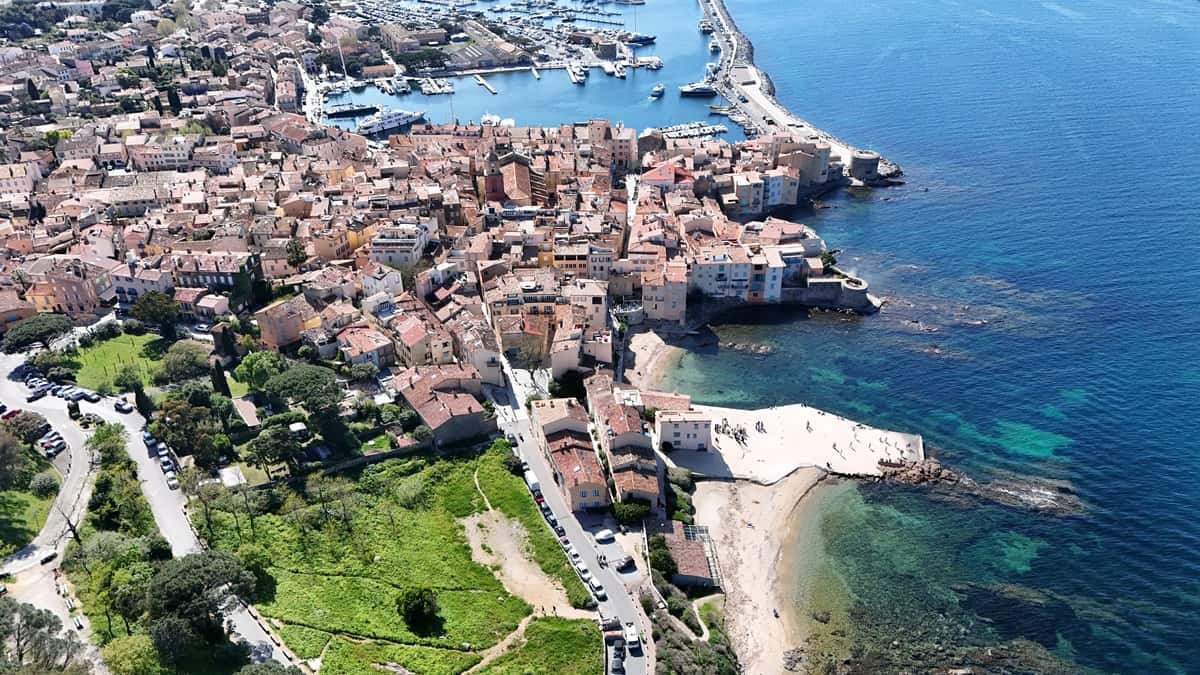 SAINT TROPEZ VILLE DEPUIS EST SAINT TROPEZ VILLE DEPUIS EST