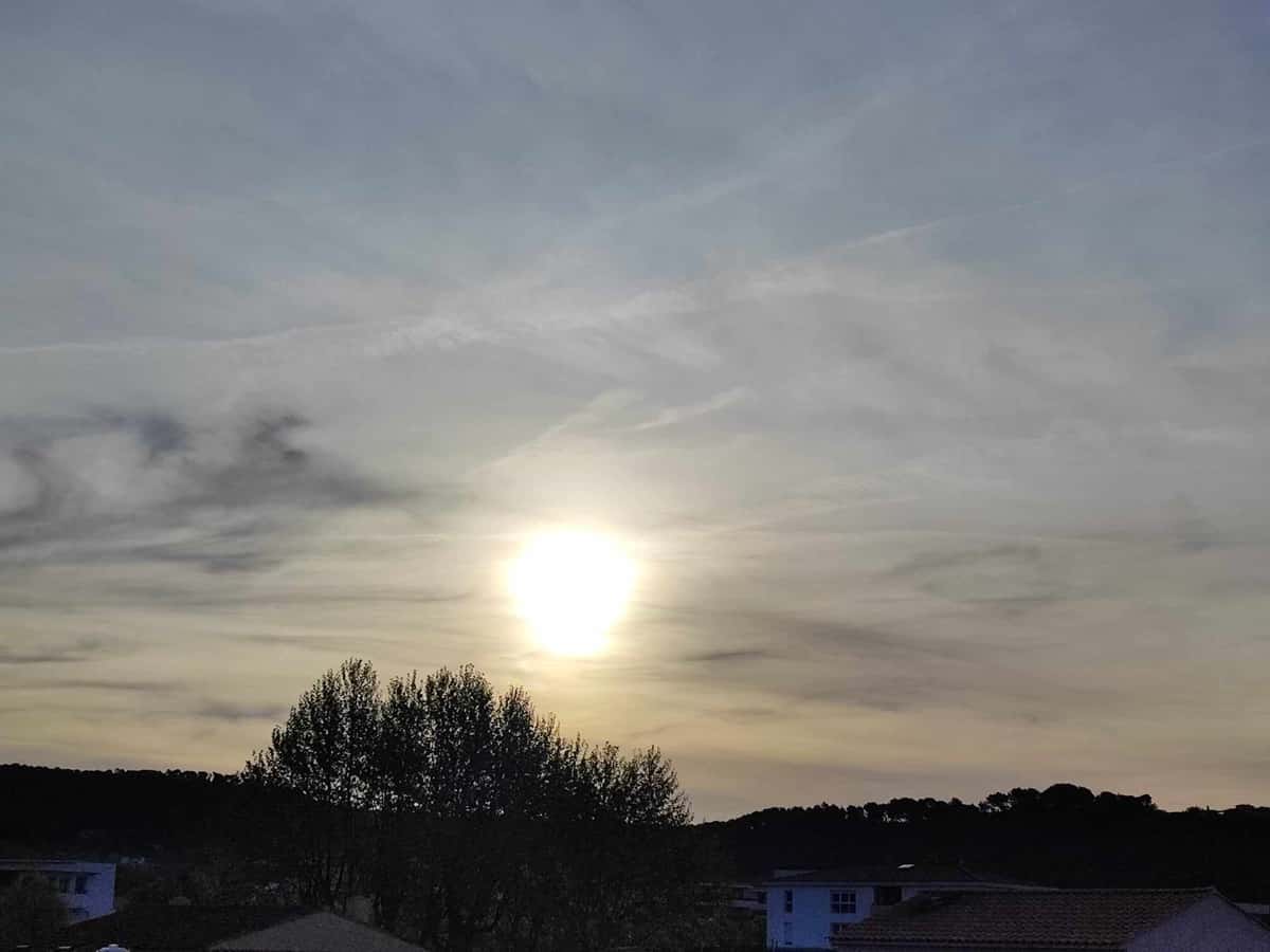 SOLEIL VOILE MATIN soleil voilé var records var